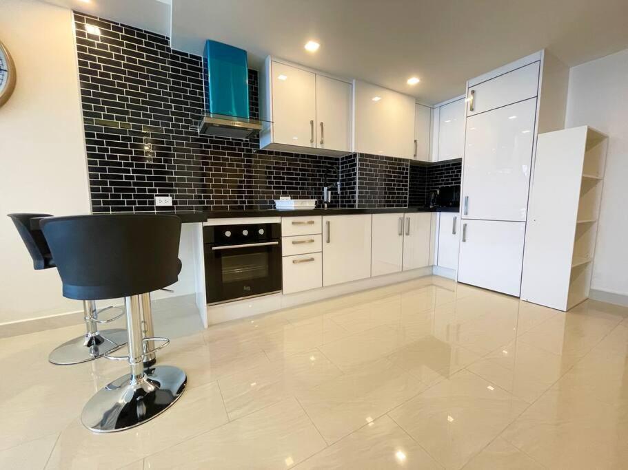 Ferienwohnung Large Luxury, Pool View, Grand Avenue, Pattaya - 202 Exterior foto